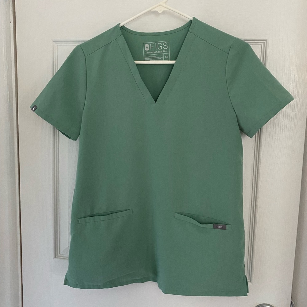 Figs Scrub Top